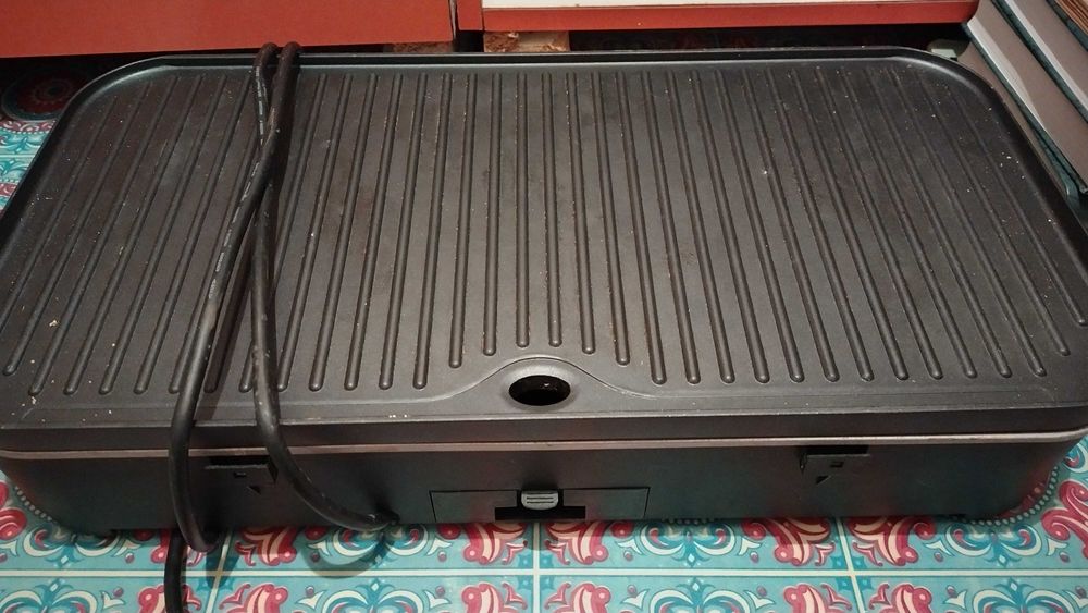 Vând grătar electric