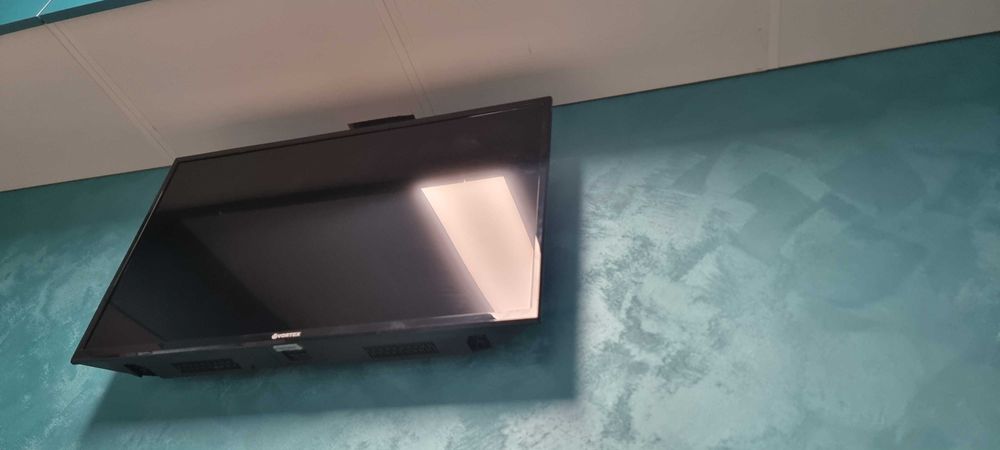 Televizor Vortex 85 cm (33 inch) Ideal pentru dormitor, bucătărie