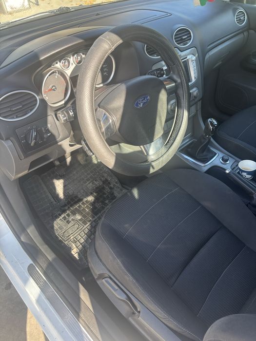 Форд фокус запазен семеен автомобил