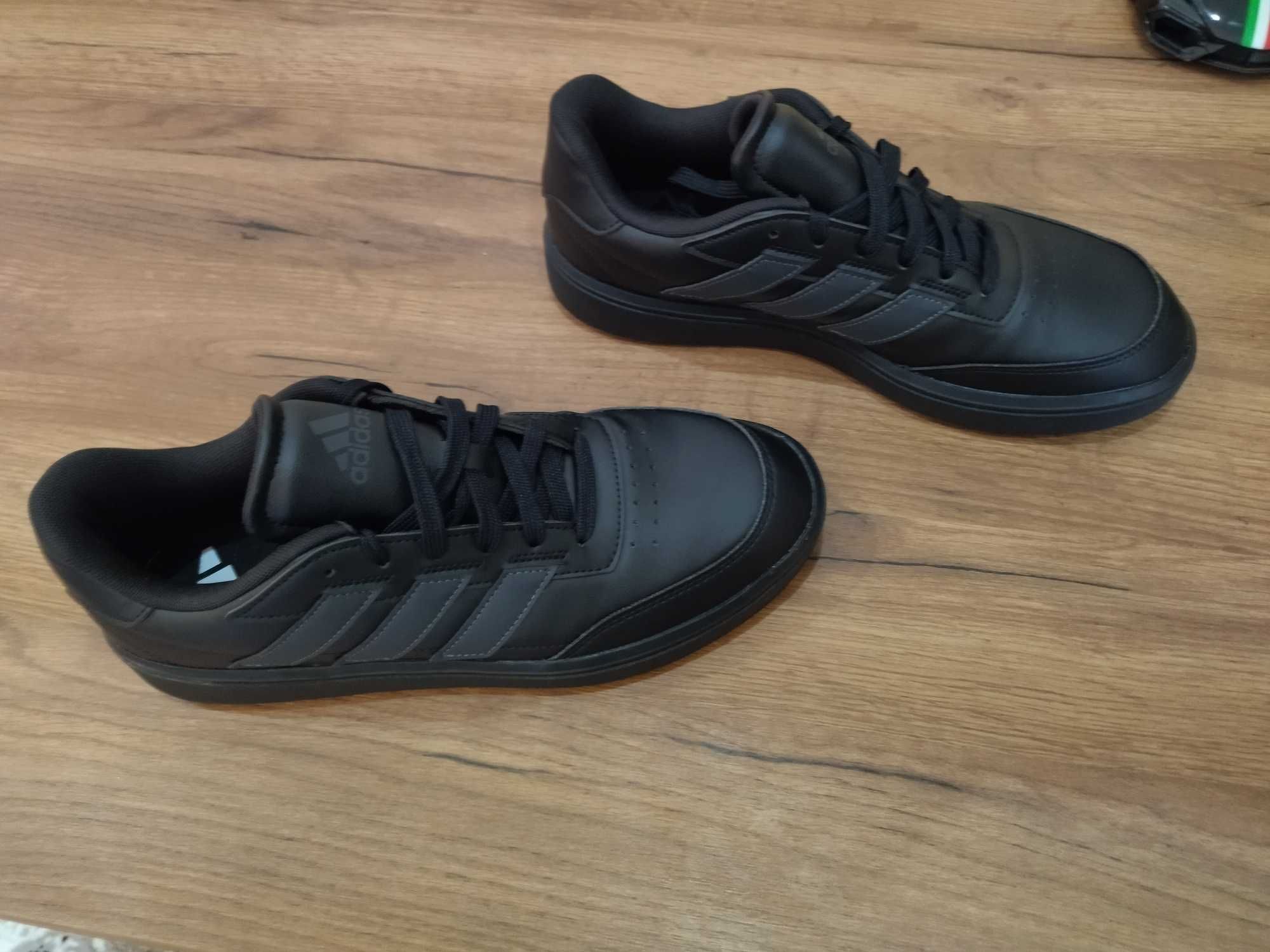 Кроссовки adidas