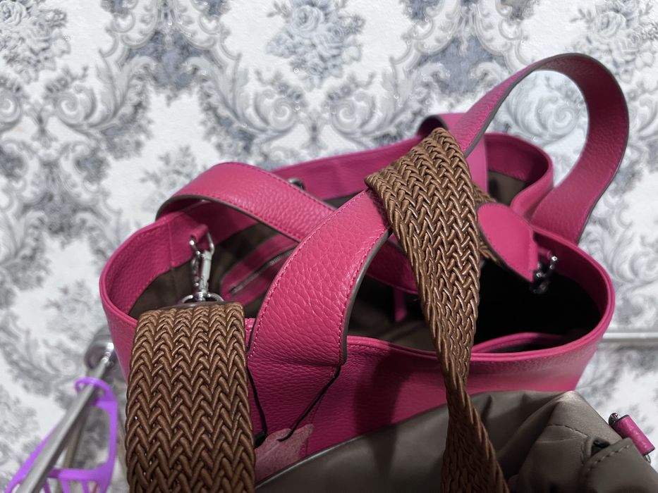 Кожаная сумка сочно розового цвета