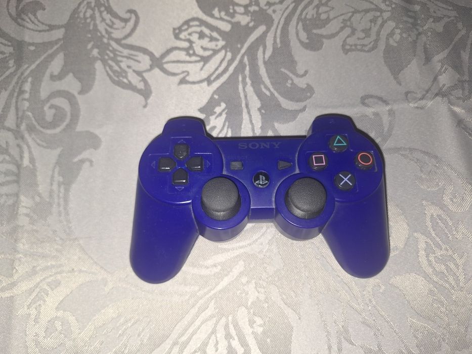 PlayStation3 с игри и контролер