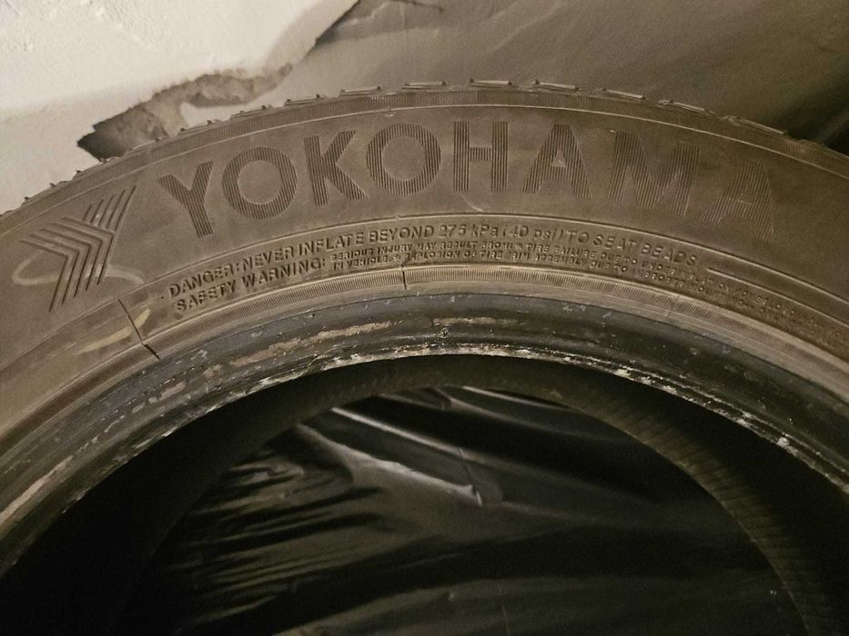 Yokohama 4 anvelope iarna 225/55/18 ,98 V ca noi.