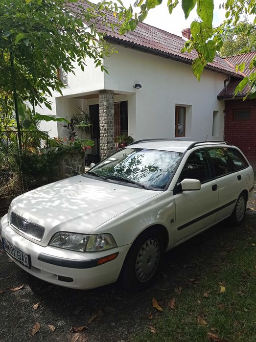 Vând Volvo V40 an 2001