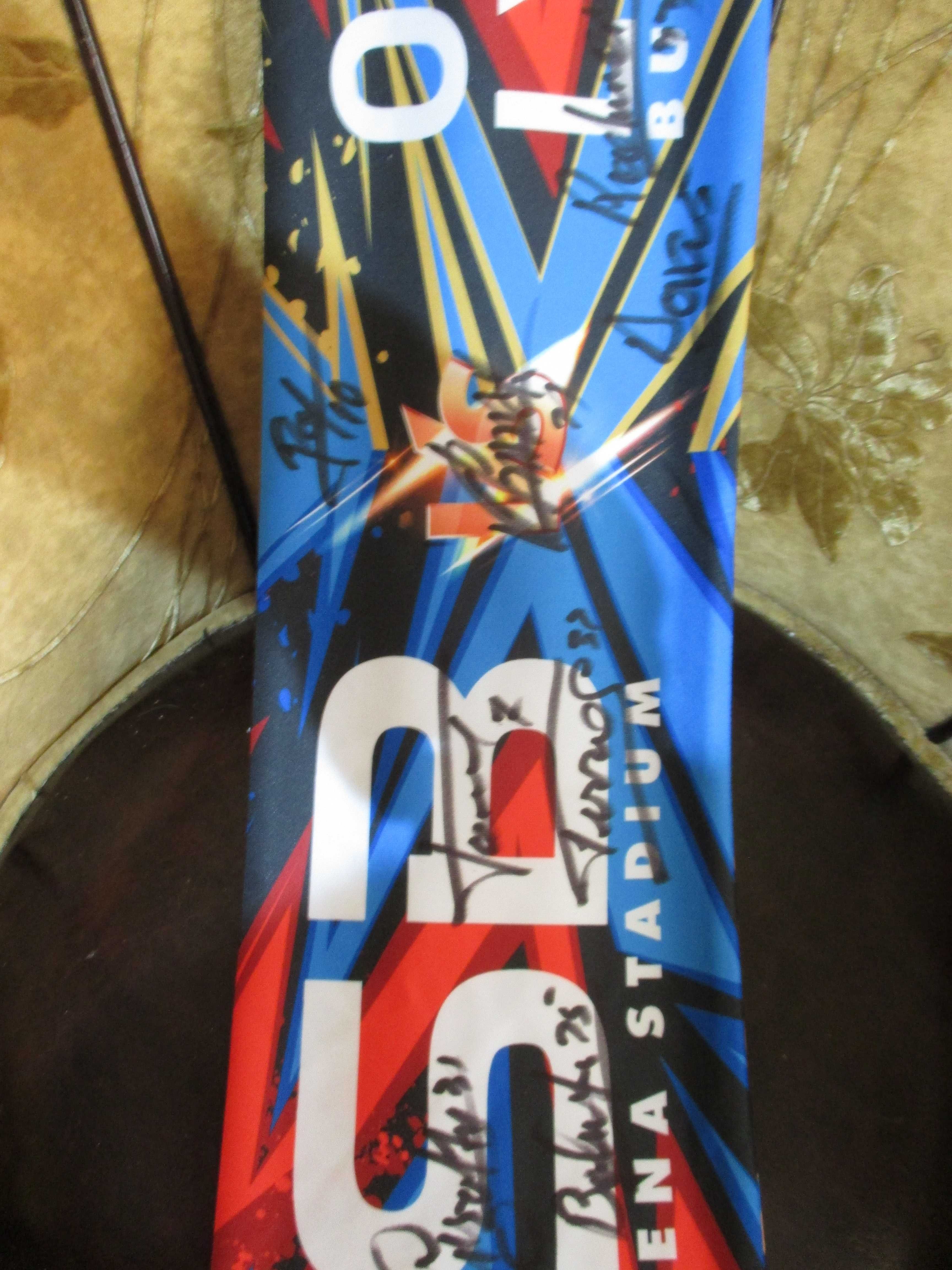 Esarfa FCSB- Lyon cu autografele echipei