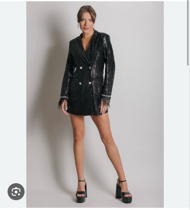 Къса блестяща рокля тип сако: блейзър