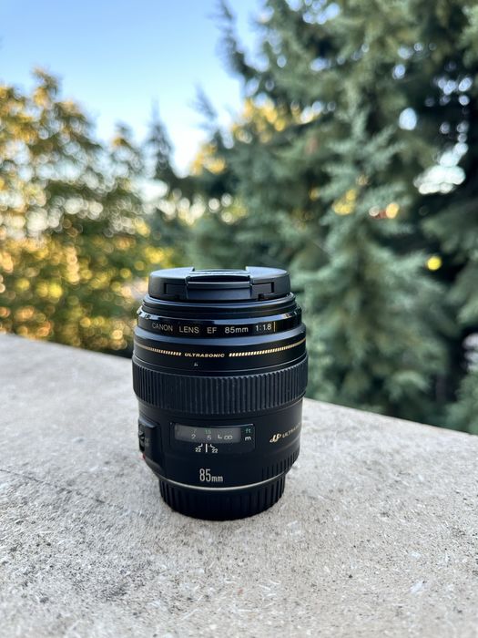 Обектив Canon 85mm f/1.8