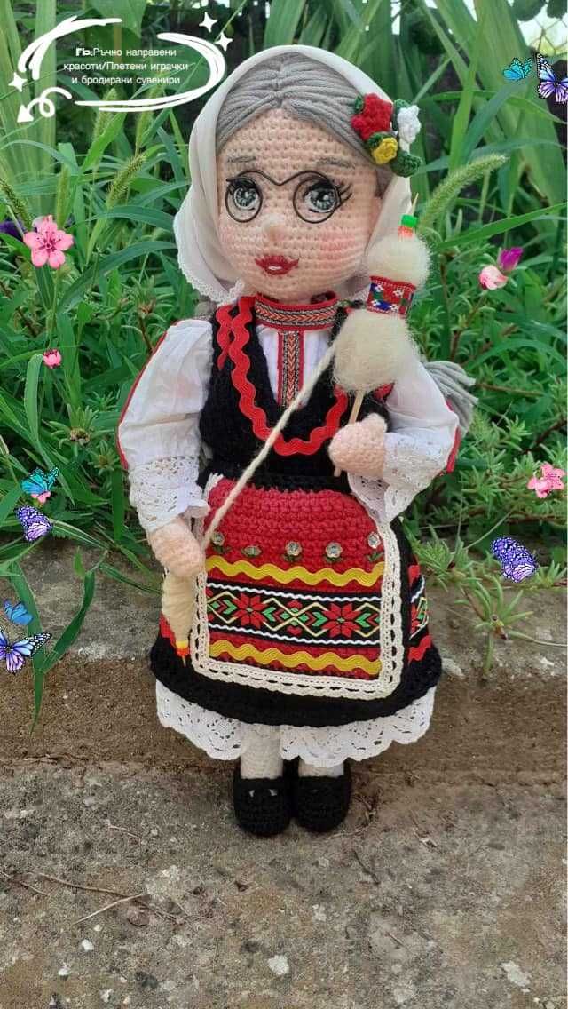 Кукла в народна носия баба