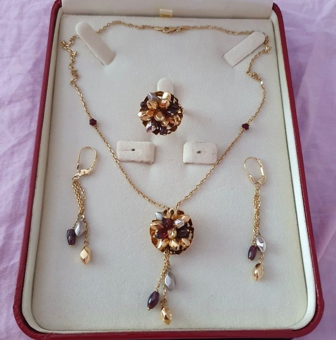 Set bijuterii din aur de 18K