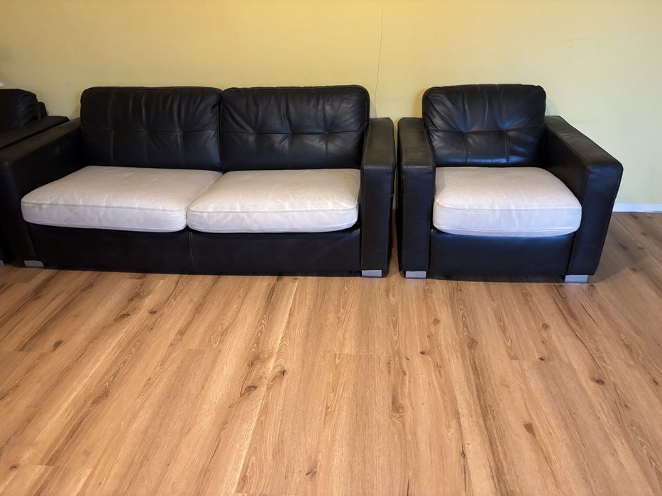 Диван и два футьойла