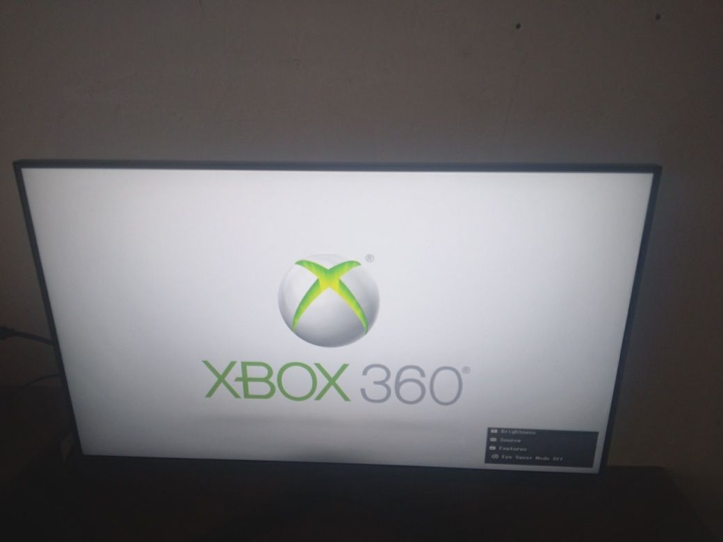 Xbox 360 + Controller + 5 Jocuri