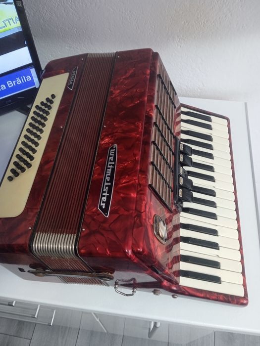 Vând acordeon Weltmaister Stella 48 basi