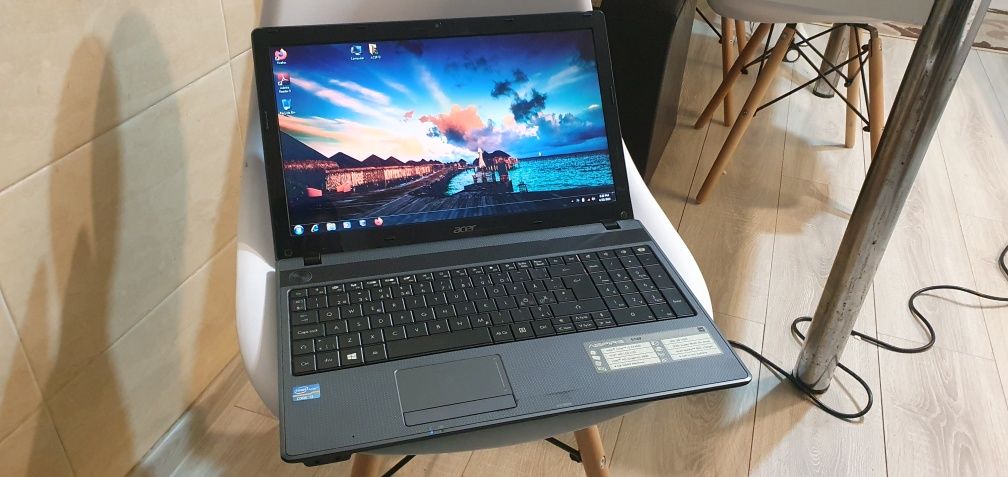 Laptop Acer core i3 ,6gb RAM, 100%bun