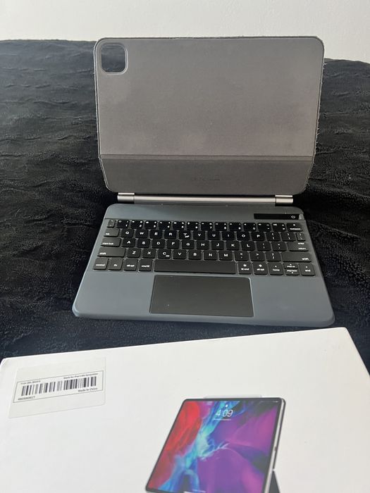 Husa cu tastatura ipad 10th