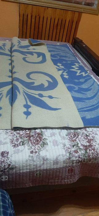 Одеяло 2.шт.из верблюжая шерсть в нармальном состоянии..