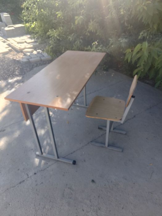 Продам школьную парту