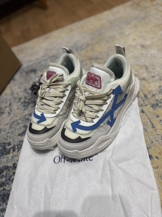 Adidasi off white odsy