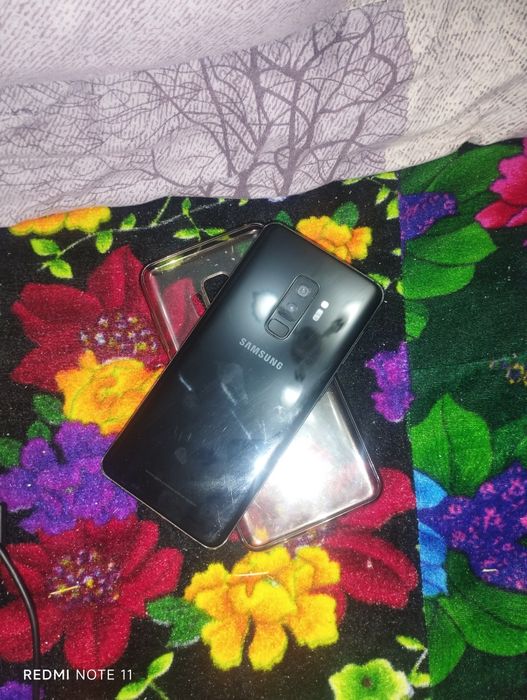 Samsung s 9 + не битый нету трешин в стекле и т.д  Память 6/256 Gb