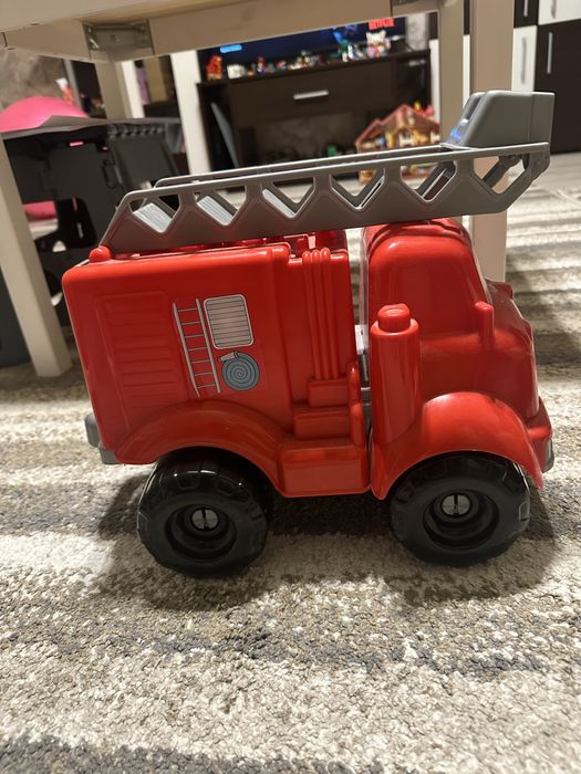 Masina de pompieri cu scara, in stare buna