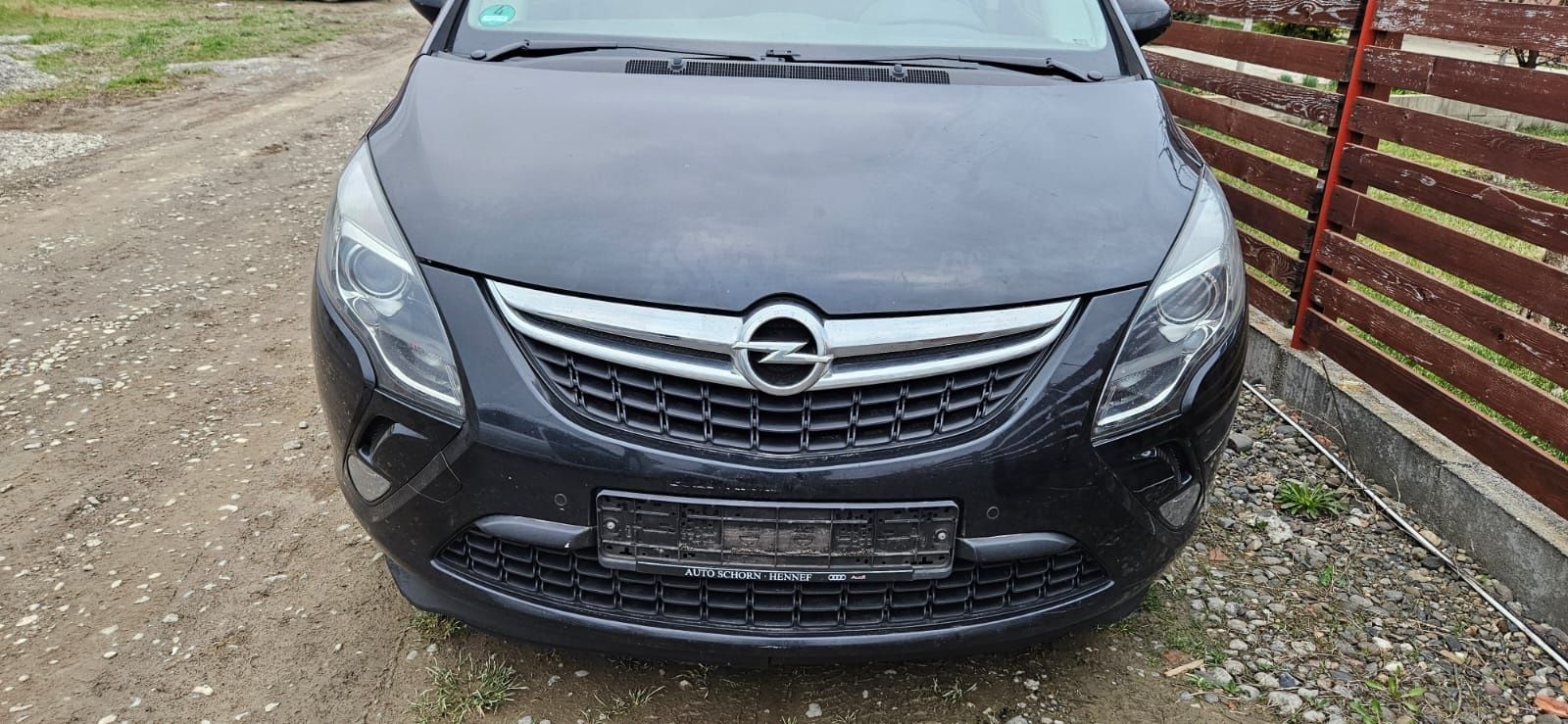 Bara fata Opel Zafira C capota, far, proiector, grila
