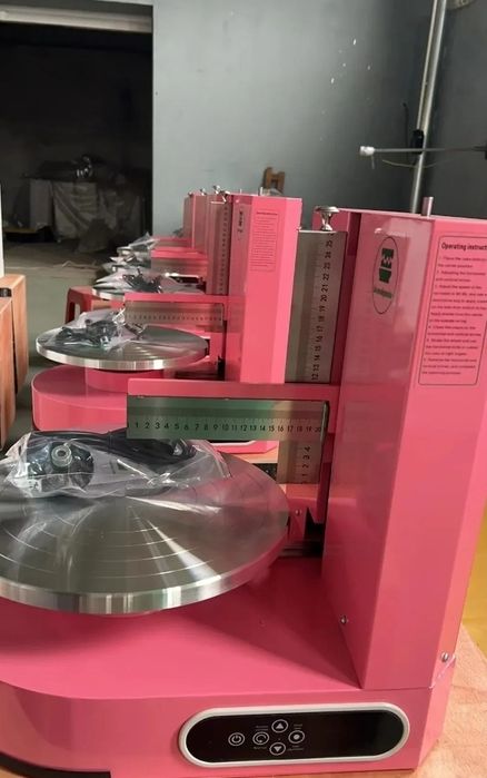 Tort bezaydigan appart Tort bezatadigan kremini surtadigan bezaydigan