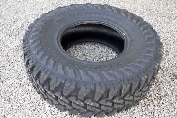 Vand anvelope noi off road , mud terrain  215/75 R15 Yokohama M+S