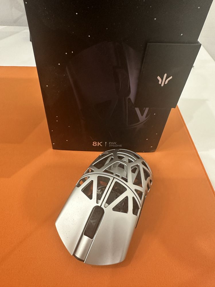 Продам игровую мышку wlmouse beast x max 8k