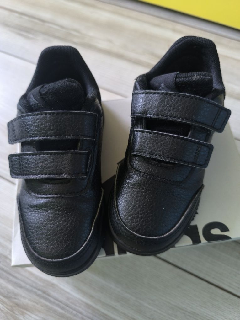 Детски маратонки ADIDAS размер 26