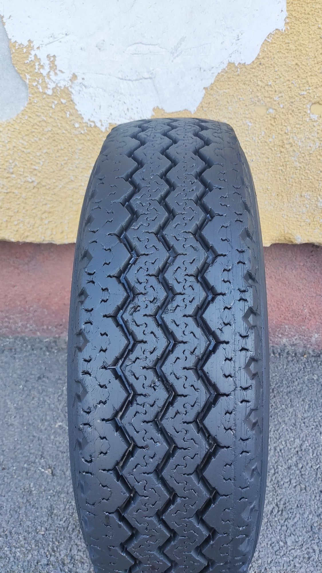 1бр. гуми 185/R/14 Michelin 8 PR, плата
8.5mm
Добро състояние на гумит