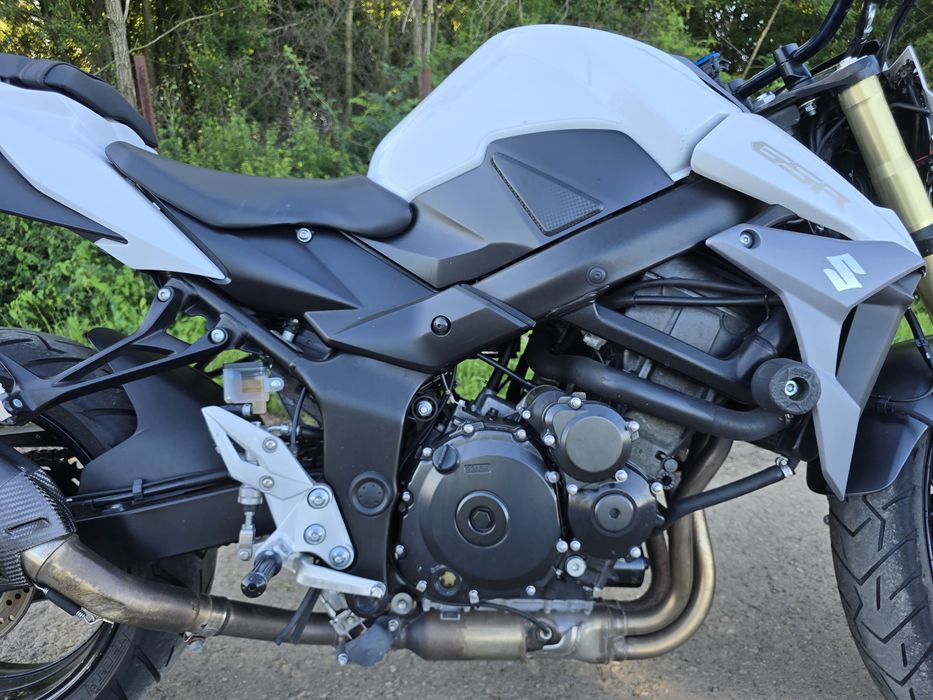 Suzuki GSR 750 2015