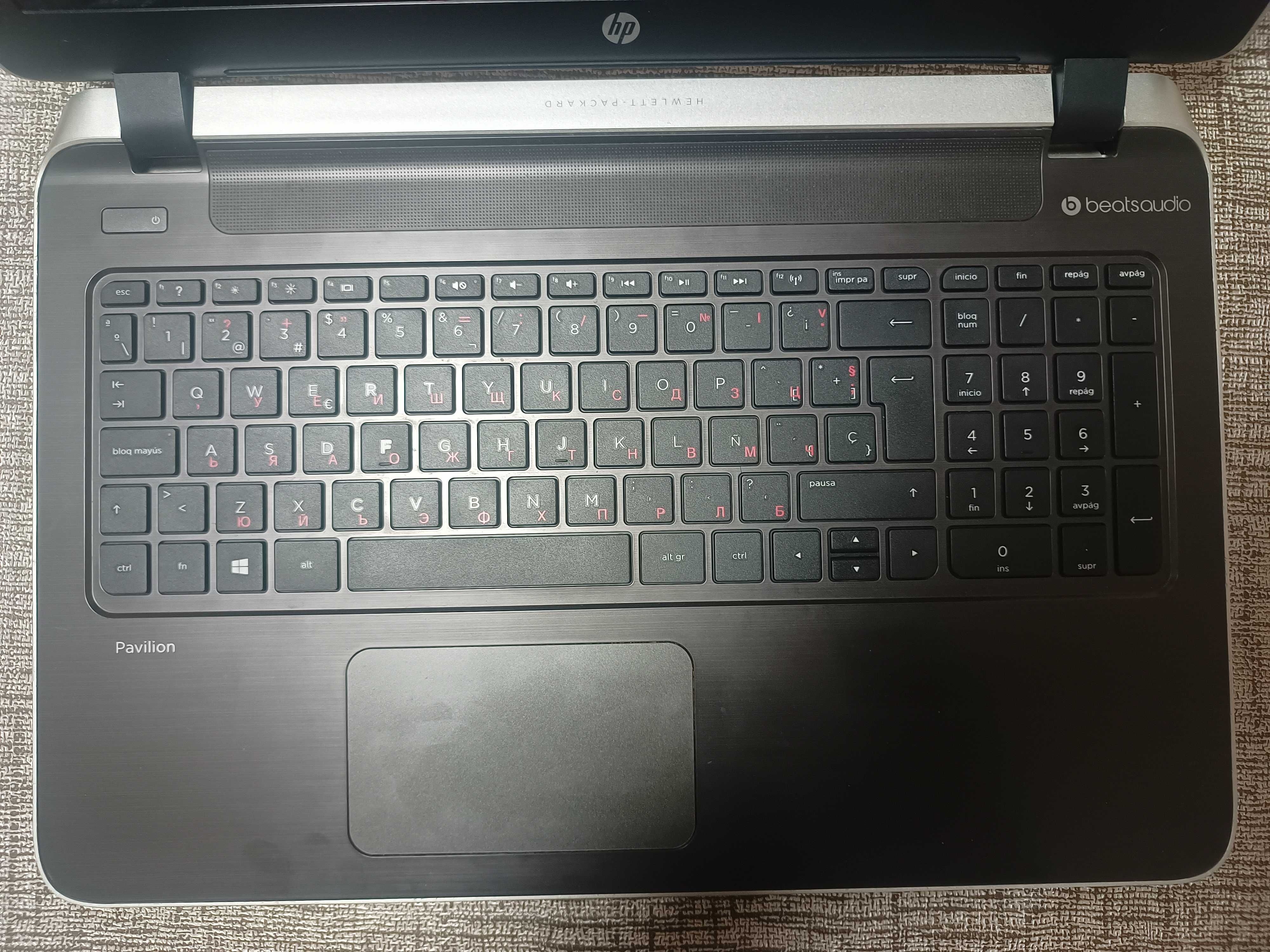 Продавам запазен лаптоп HP Pavilion 15-p050su, Beats Audio