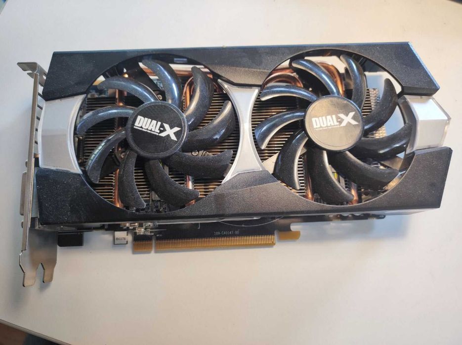 Продават се 2 видеокарти Radeon R9 270X на AMD
