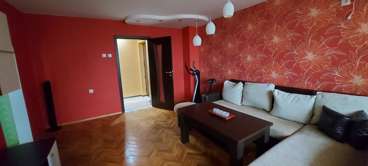 Дава се под наем Двустаен апартамент в Разград, Варош - 62 кв.м за 357 € - Снимка #2