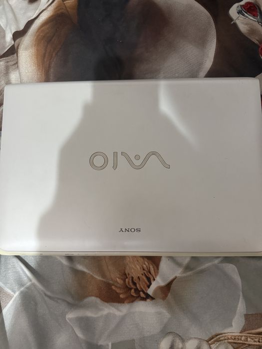 Vand laptop sony vaio fara incarcator