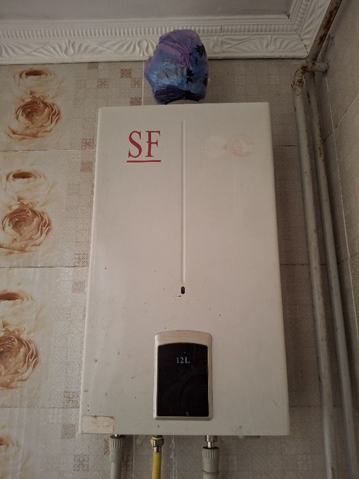 Продам газ. колонку SF на 12л. Рабочая. В хорошем состоянии.