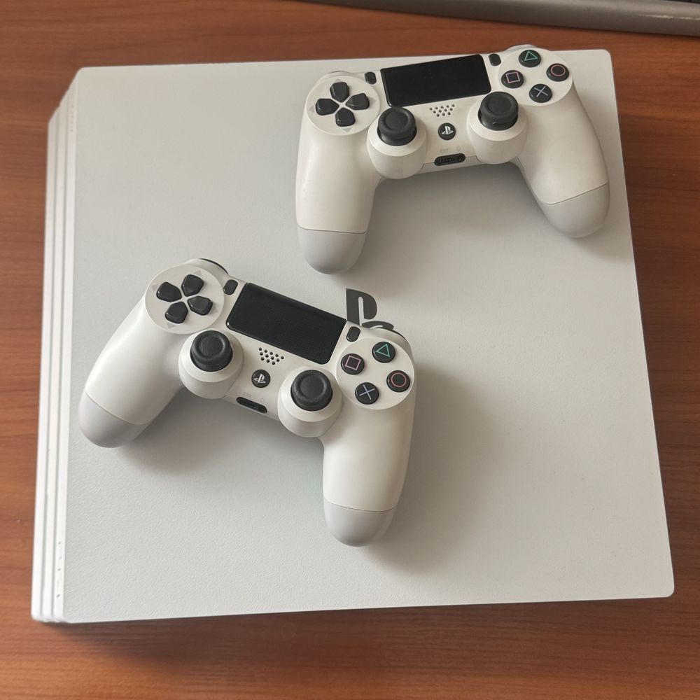 Playstation 4 pro с гарантией на 9 месяцев