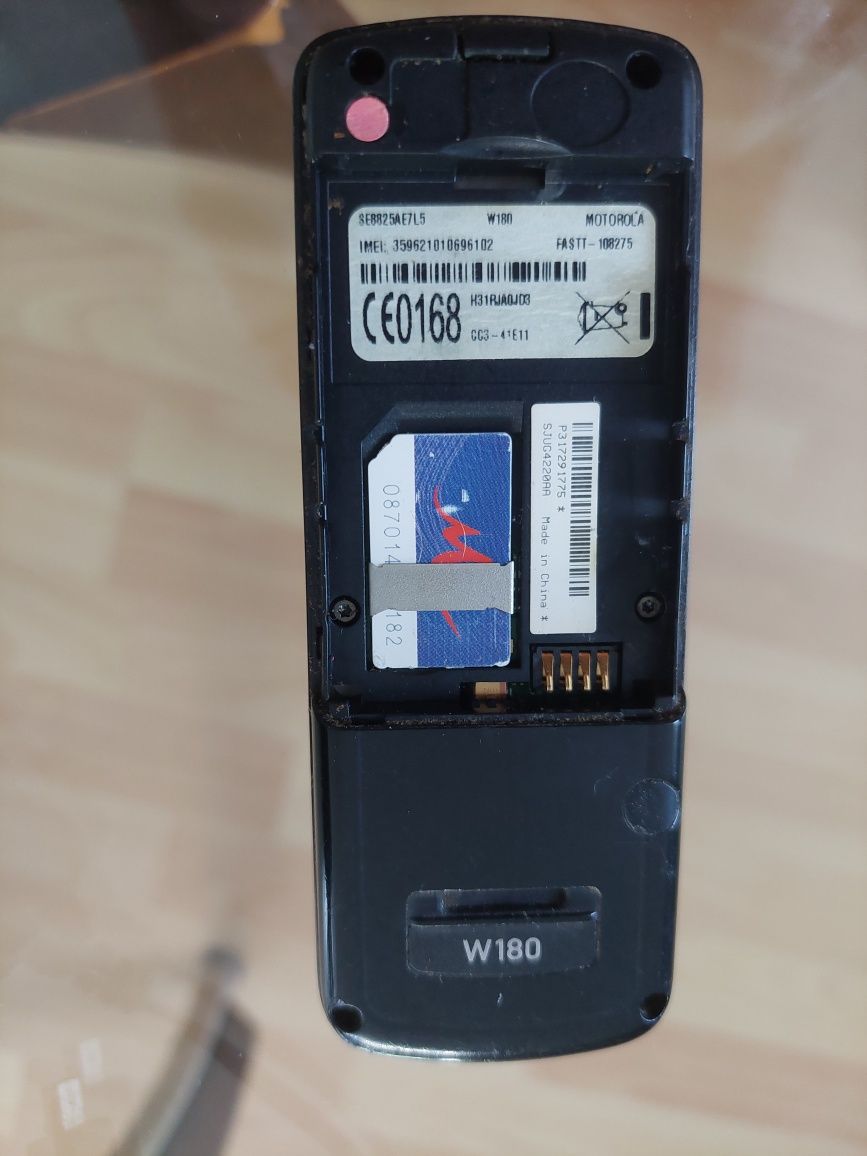 Продавам мобилен телефон Motorola W180.