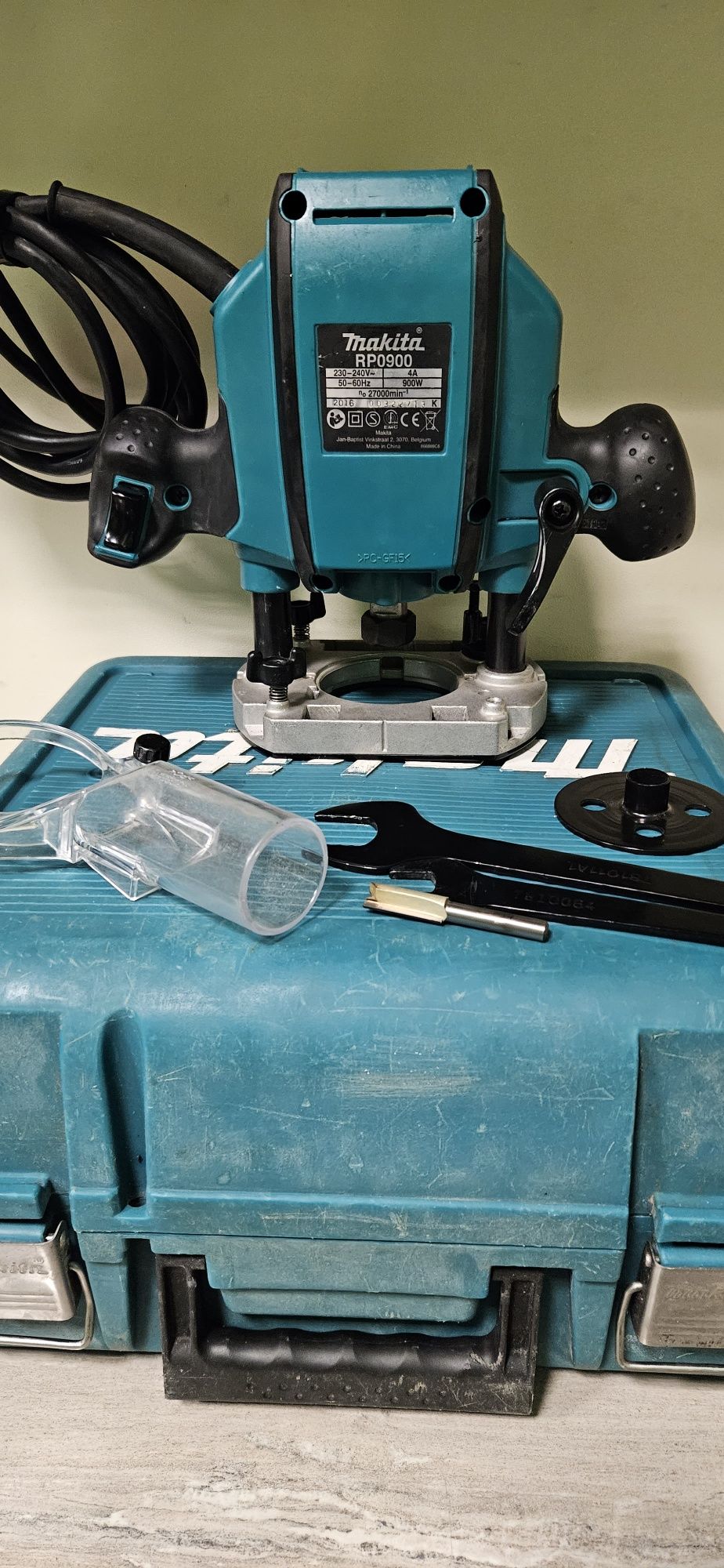 Makita Оберфреза RP0900 220V