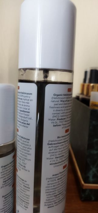 Нови флорални води на essences