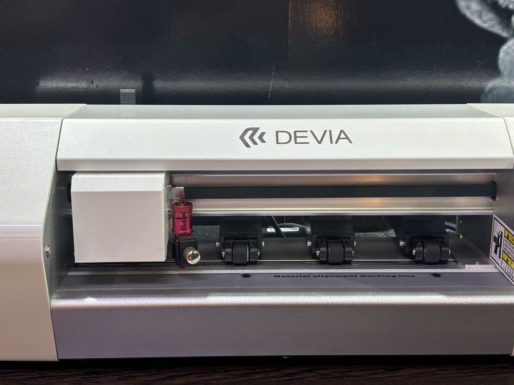 Продам плотер Devia