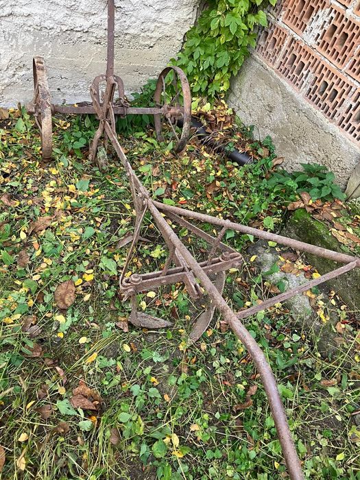 Vând plug și grapa de fier pentru tracțiune animala