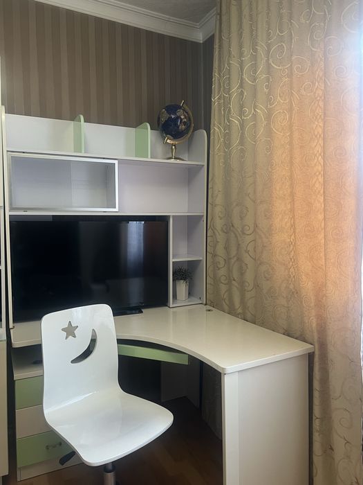 Продам письменный стол + стул