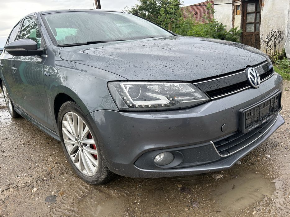 Bară față cu spălatoare faruri completă  Volkswagen Jetta 2014