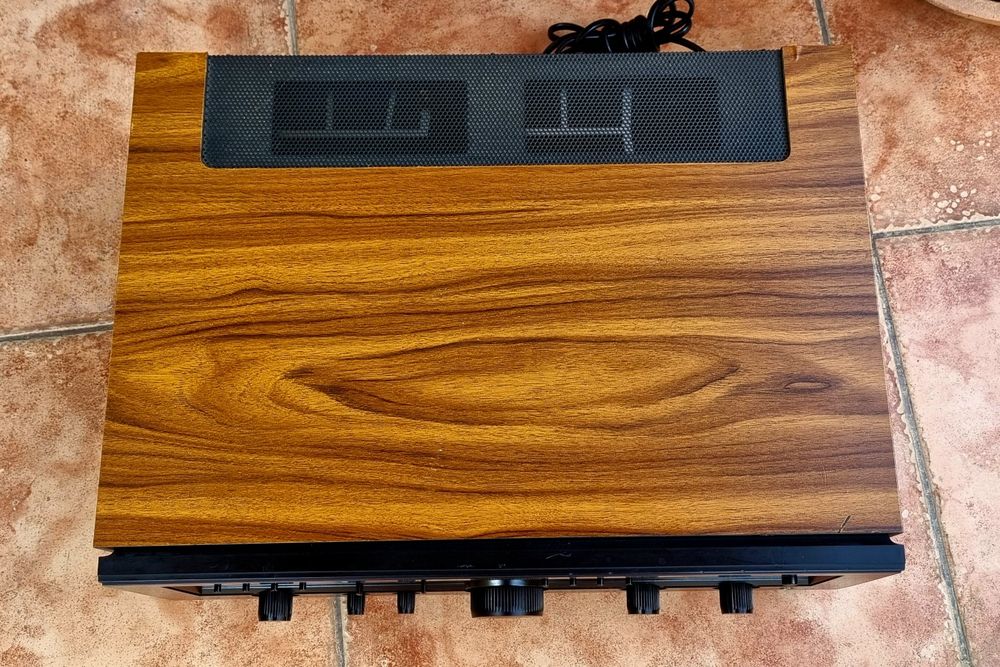 Luxman R 1050  High Fidelity Receiver