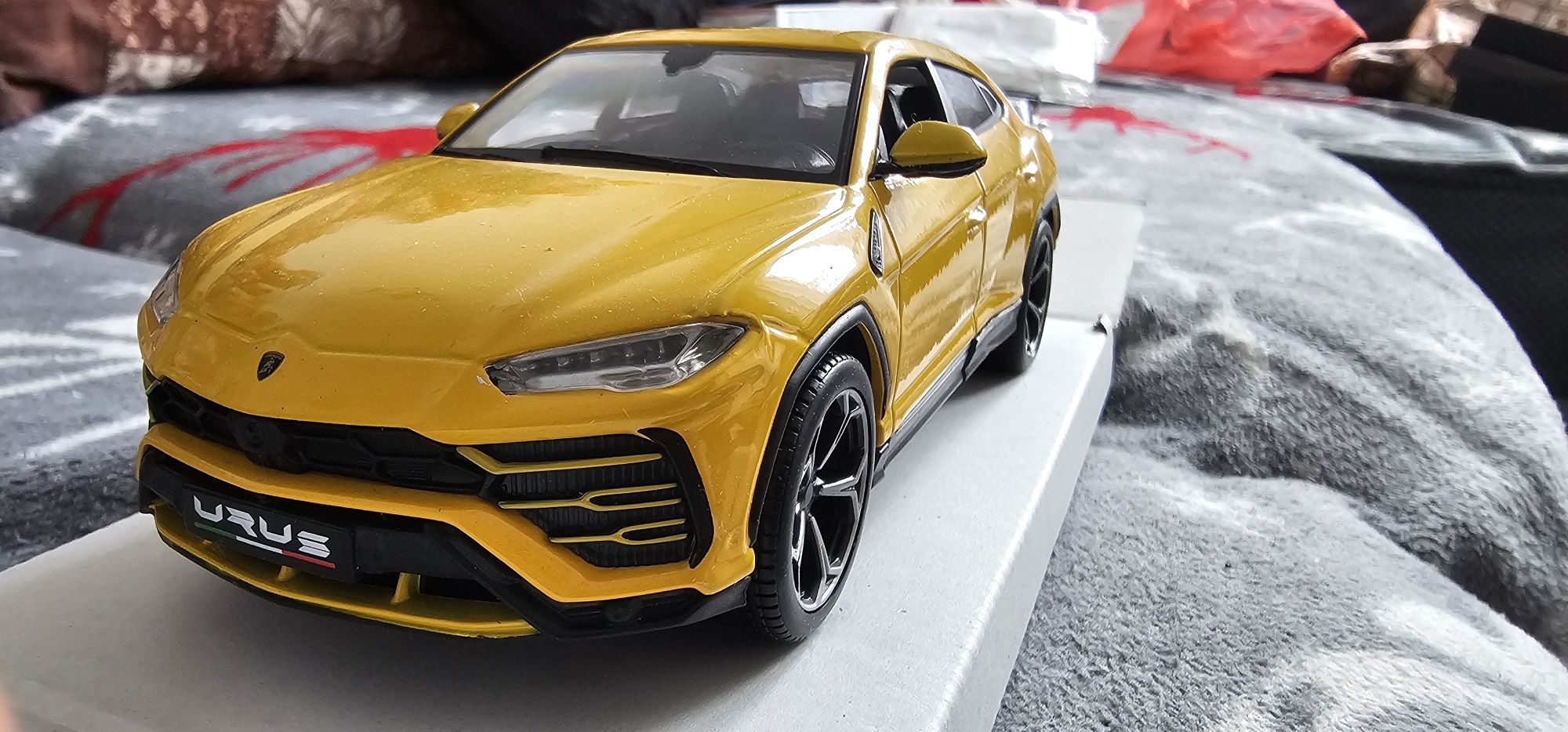 Macheta metalica lamborghini urus marime 1:24 maisto noua