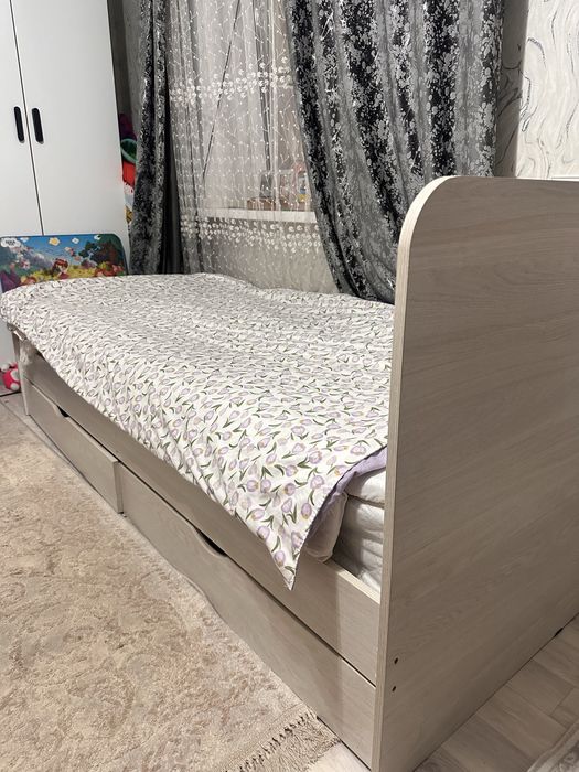 Продам кровать 1*2