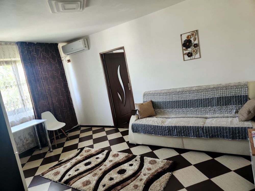 Închiriez  apartament pe termen lung