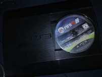 Vând PS3 slim cu 2 manete