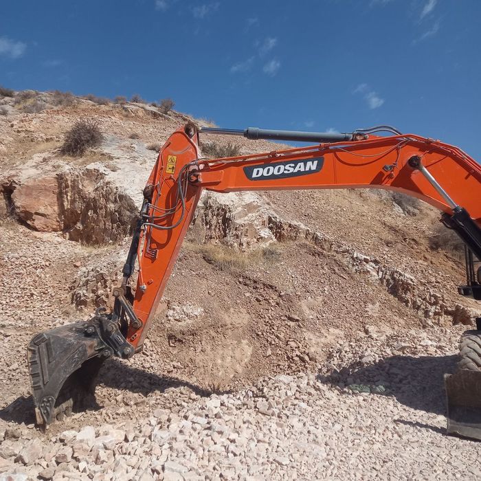Ekskavator Doosan DX 210 WA kalyosniy