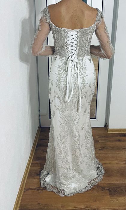 Vând rochie mireasă stil sirenă nouă